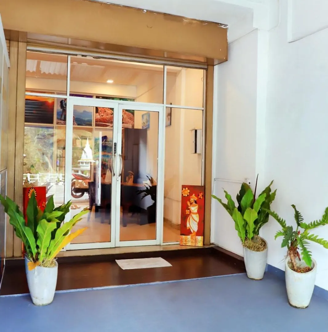 Hostel Avion Канди